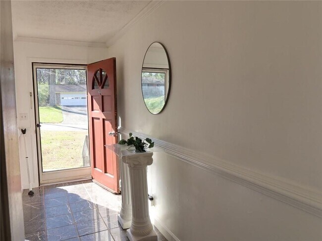 Foto del edificio - 651 Mincey Woods Ct