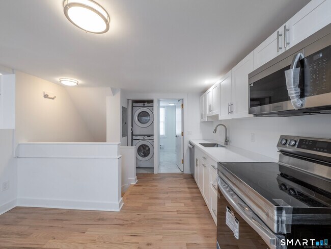 Foto del edificio - 523 Danbury Rd