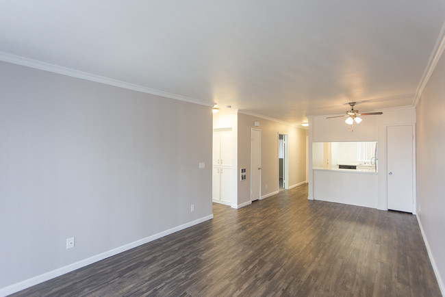 Building Photo - 13850 Mango Dr
