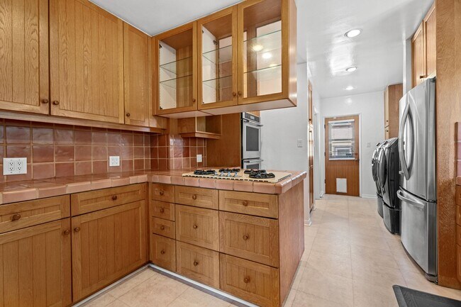 Building Photo - Timeless 1930s Spanish-Style Home with Uni...