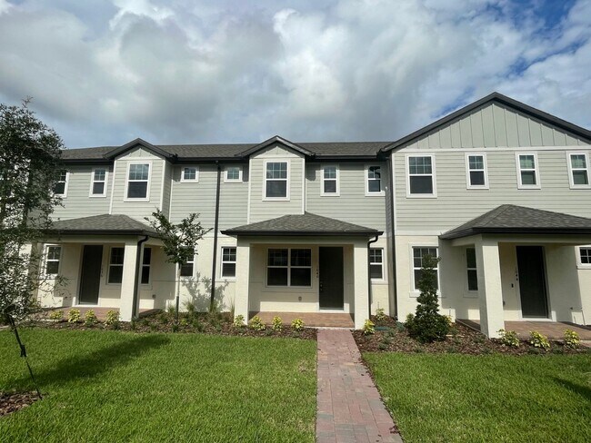 Foto del edificio - Spacious 3 Bedroom, 2.5 Bath Townhome in L...