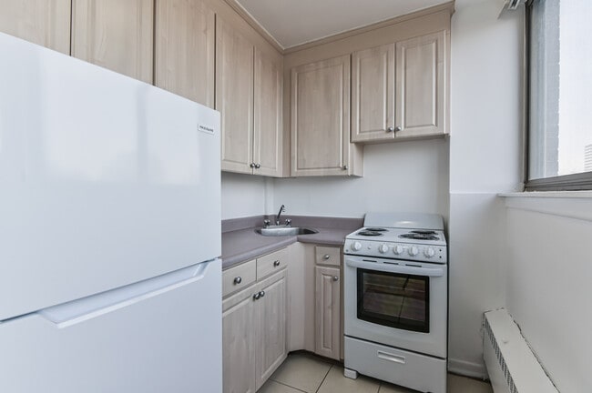 Building Photo - Skyliner