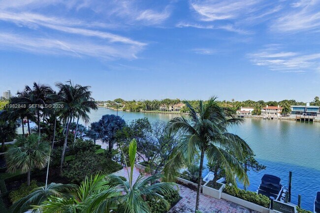 Foto del edificio - 5600 Collins Ave