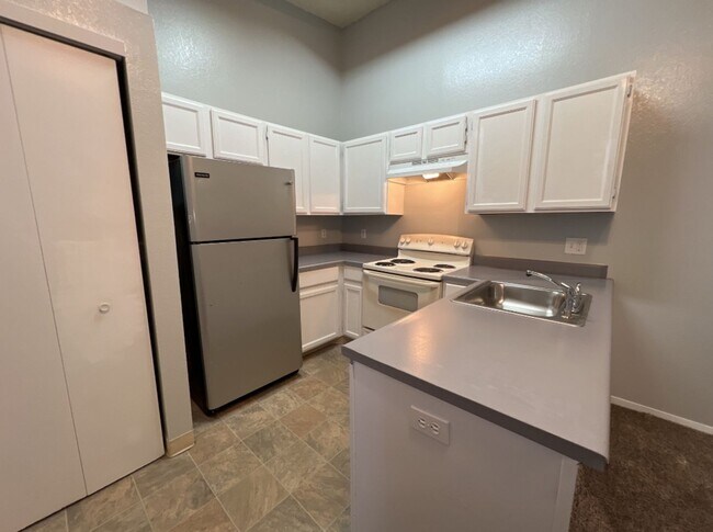 Building Photo - Studio Apartment in the Sable Cove Condominiums Community!