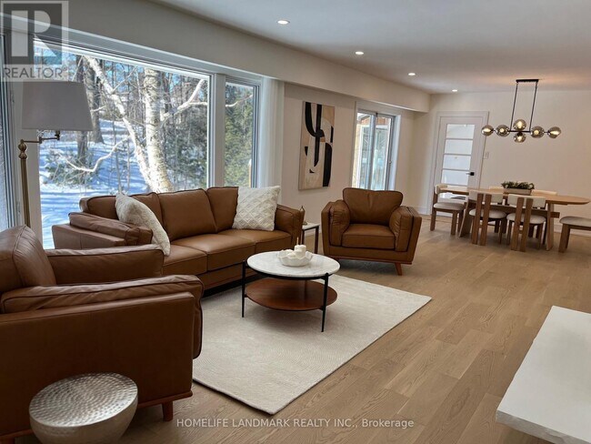 Photo du bâtiment - 284 Woodland Dr