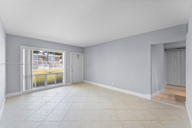 Foto del edificio - 2508 Bay Dr