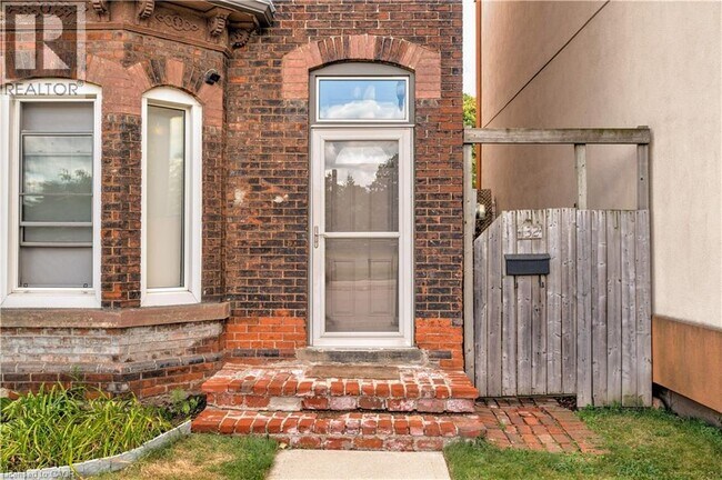 Photo du bâtiment - 132 Ferguson Ave N