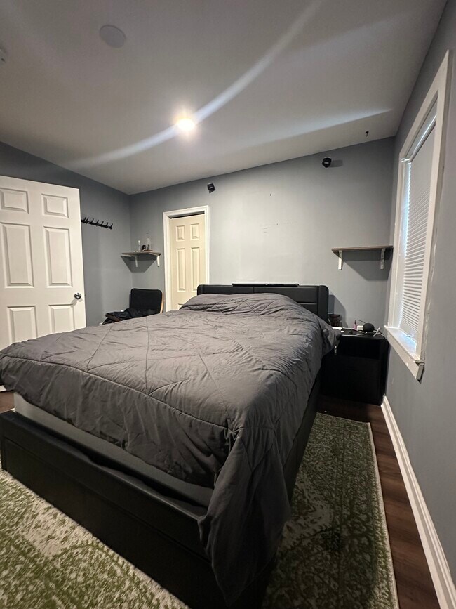 Foto del edificio - 5119 E St SE