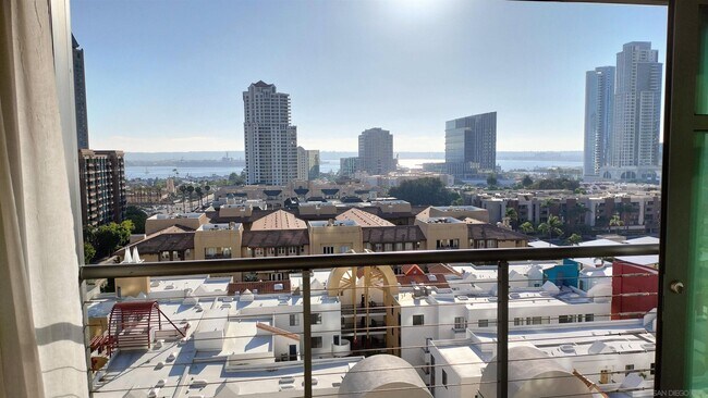 Foto del edificio - 645 Front St