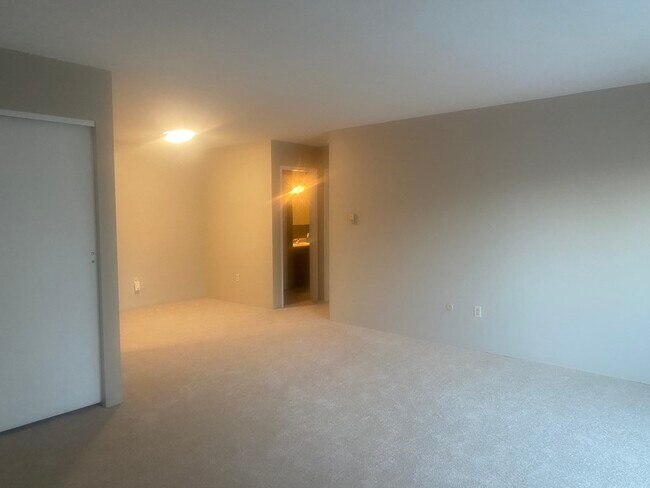 Building Photo - 47 Village Brook Ln