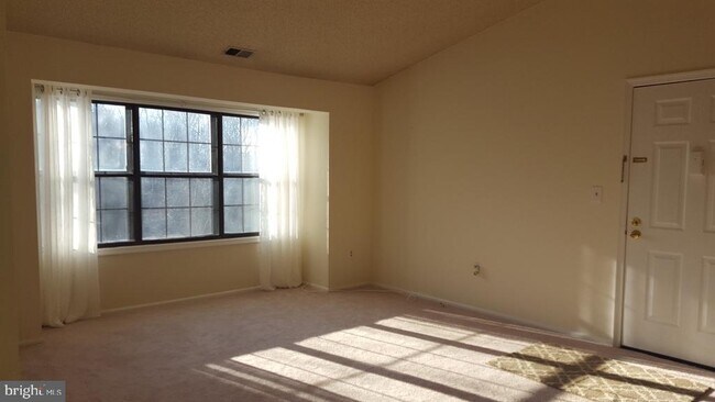Foto del edificio - 45 Joyner Ct
