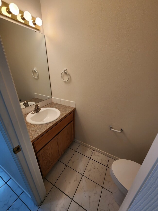 Foto del edificio - "Spacious 3-Bed Duplex Retreat in Tacoma: ...