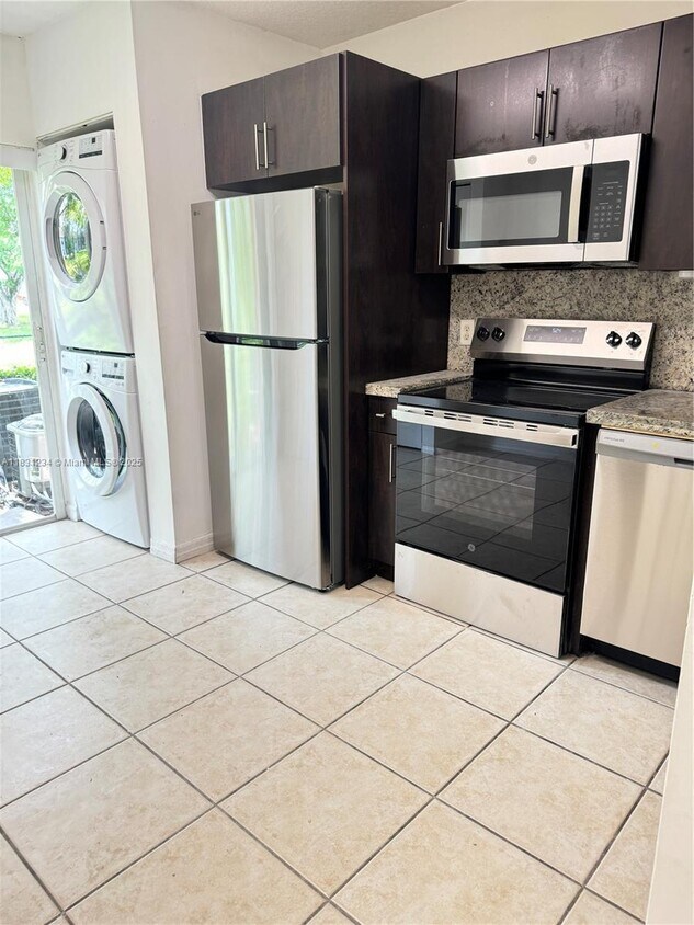 Foto principal - 2 bedroom in Pembroke Pines FL 33024