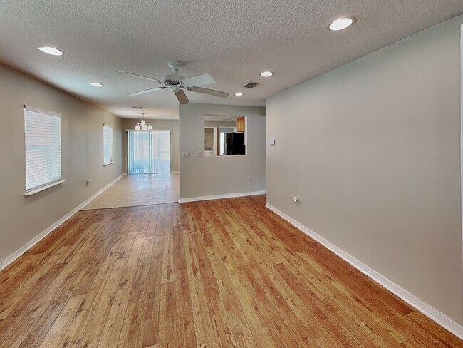 Foto del edificio - 1043 Bethpage Rd