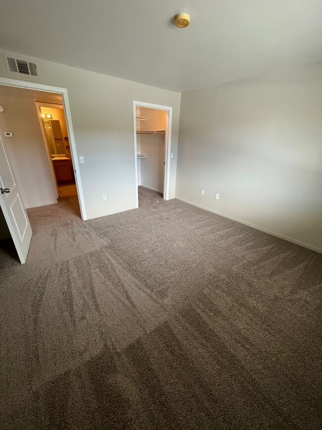 Building Photo - Large, Downstairs 2x2 Condo at Silver Cree...