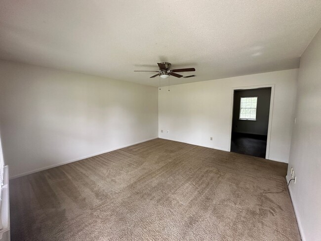 Building Photo - 6119 B Vinnie Dr