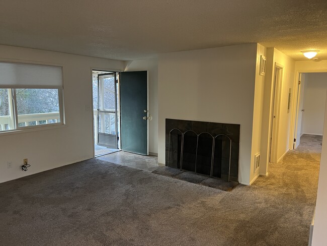 Building Photo - 567 Fairview St