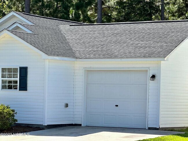 Building Photo - 1035 Ashland Way