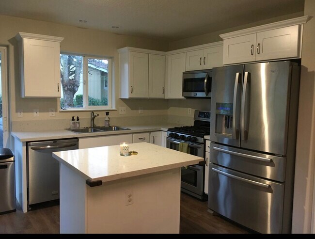 Building Photo - 2721 SW Hume Ct