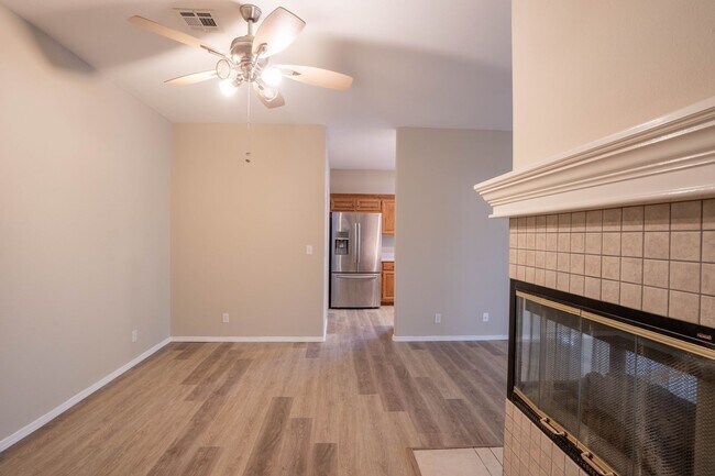 Building Photo - Newly Renovated 3bed 2bath, Available Imme...