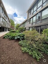 Building Photo - 1044 Ontario St