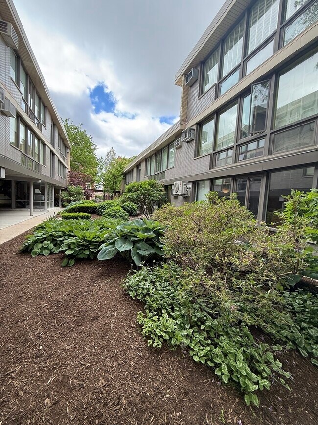 Foto del edificio - 1044 Ontario St