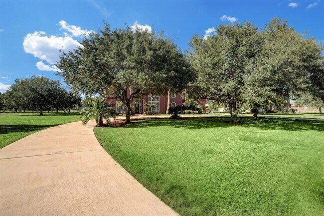Foto del edificio - 5519 Bridlewood Dr