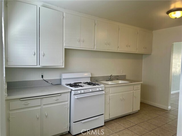 Building Photo - 5147 Canoga St