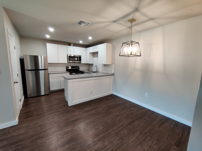 Kitchen & Dining area - 1814 26th St W