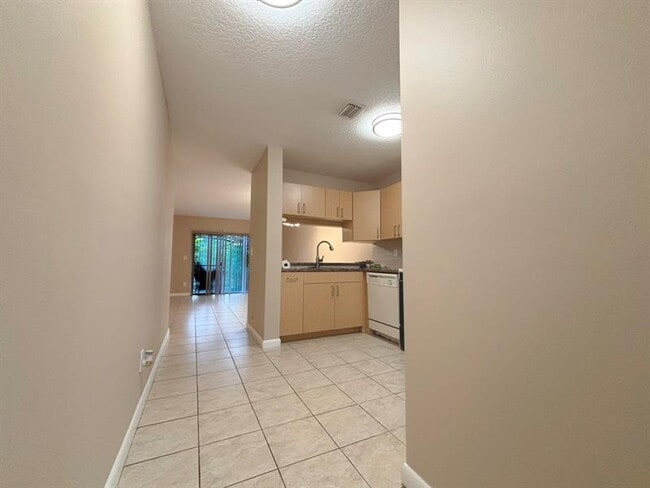 Foto del edificio - 4071 NW 114th Ave
