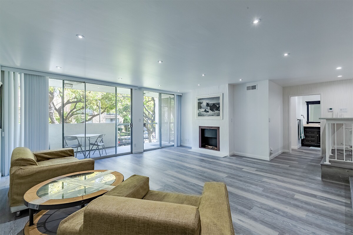 Foto principal - 321 N Oakhurst Dr