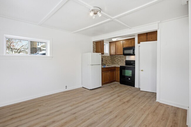 Foto del edificio - Charming 1-Bed, 1-Bath ADU in Lake Orion!