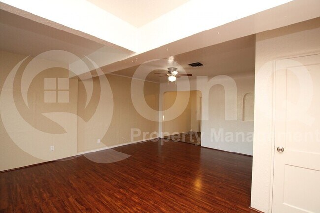Foto del edificio - 1011 E 3rd Ave