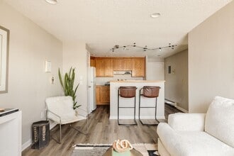 Building Photo - 1008 Corona St