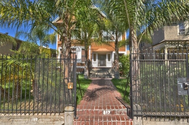 Foto del edificio - 819 Beacon Ave