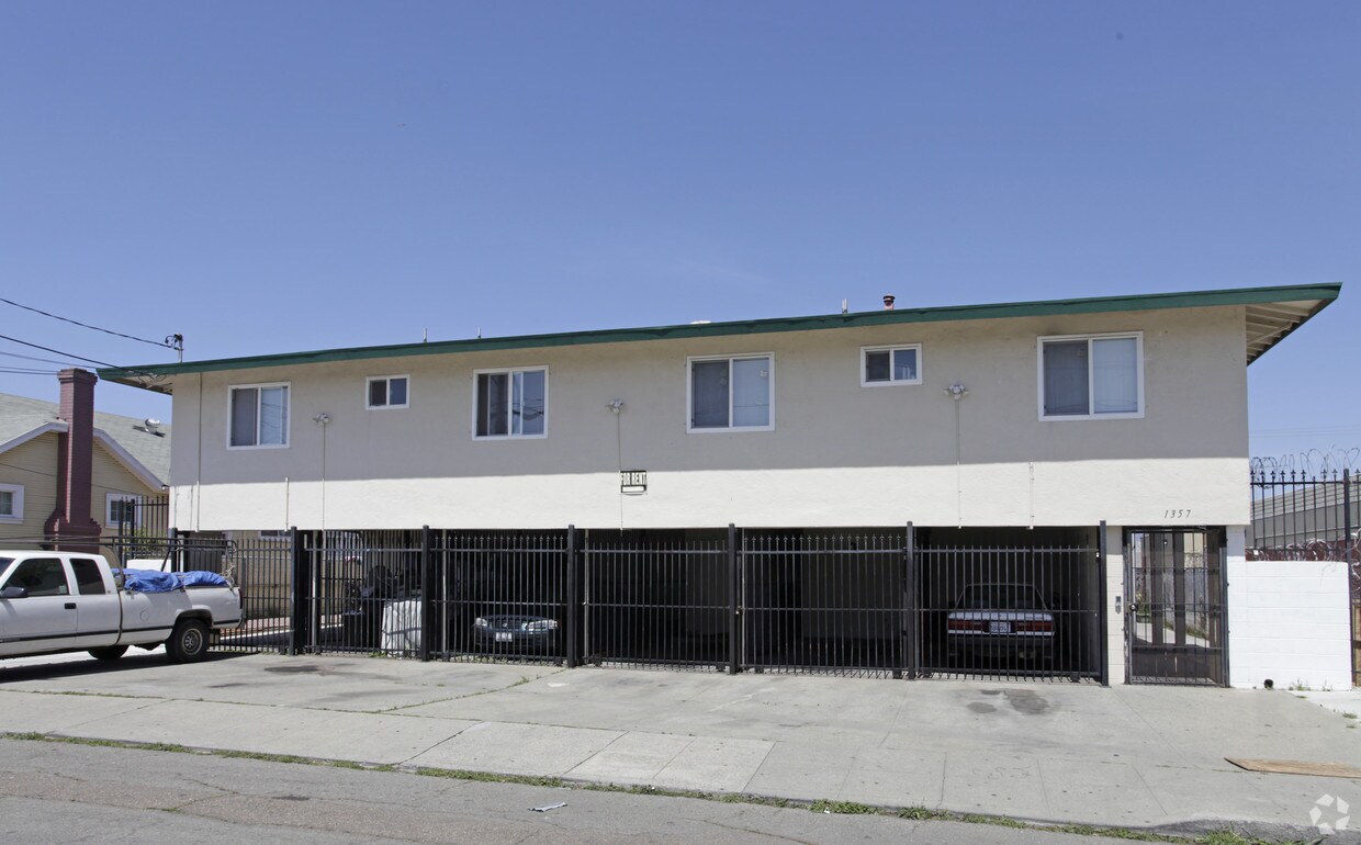 Building Photo - 1357 104th Ave