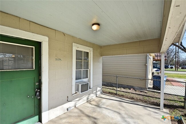 Building Photo - 875 Porter St