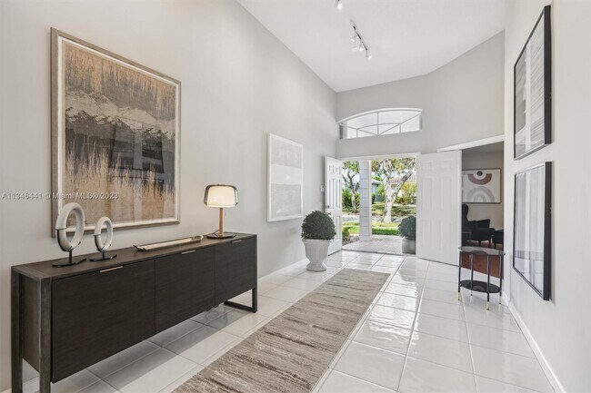 Building Photo - 2883 Oakbrook Dr