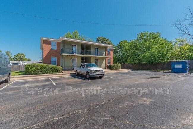 Building Photo - 2571 1/2 Tobacco Rd