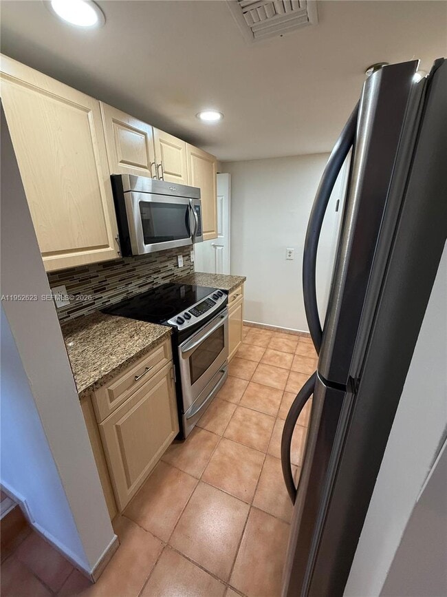 Building Photo - 10641 SW 108th Ave