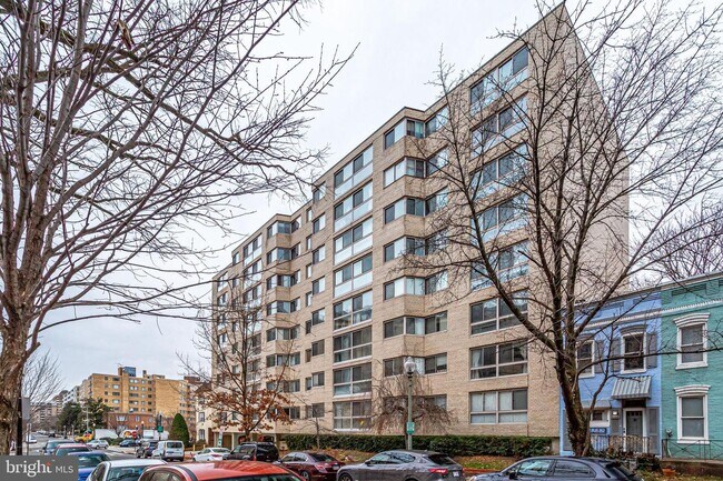 Building Photo - 922 24th St NW