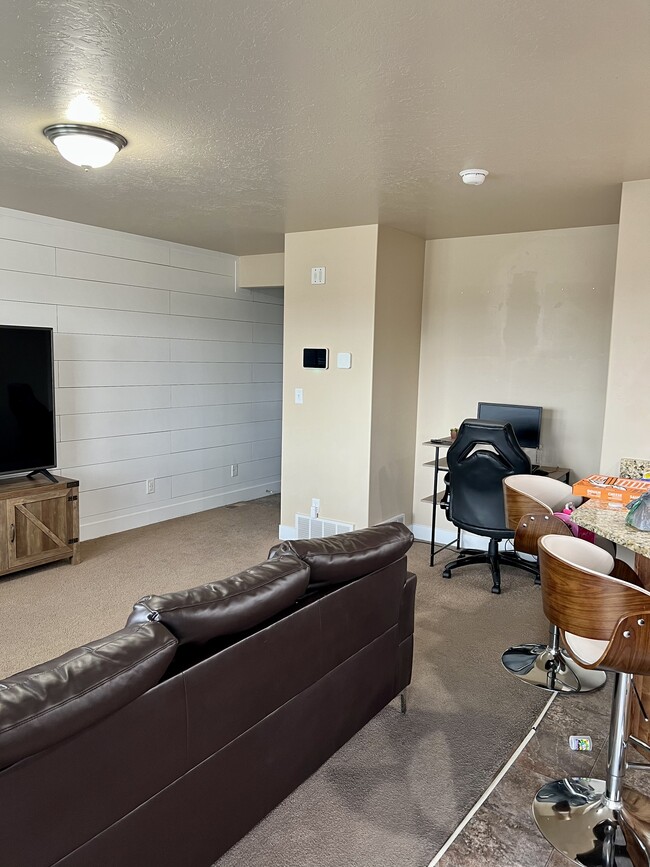 Building Photo - 242 S 1800 E