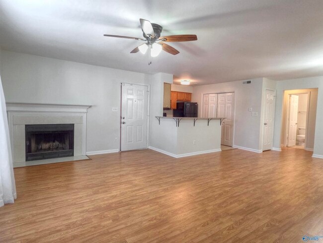 Foto del edificio - 244 Waters Edge Ln