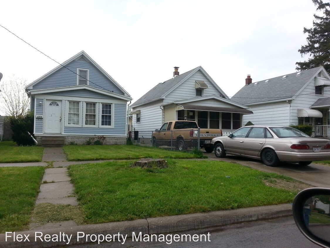 Building Photo - 3317 Maple St