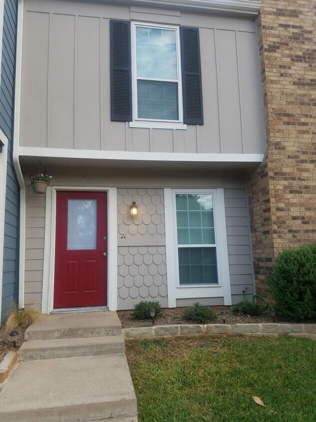 7 Abbey Rd, Euless, TX 76039 Townhouse for Rent in Euless, TX