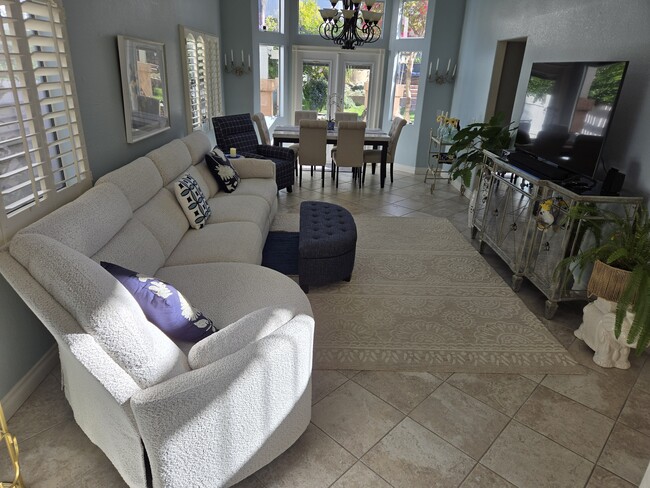 Sala de estar - 1446 Portofino Dr