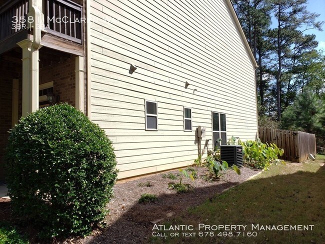 Foto del edificio - 3581 McClaren Way