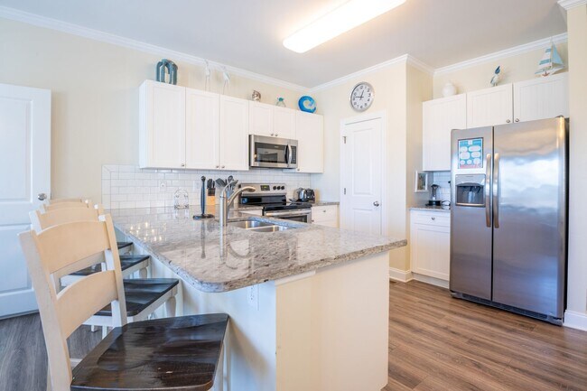 Foto del edificio - PRICE REDUCTION! LIVE AT THE BEACH FOR THE...