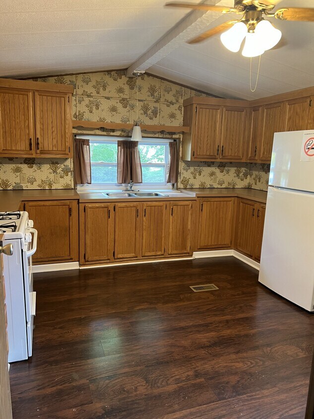 Primary Photo - 10 Greenwood Dr
