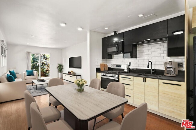 Foto del edificio - 3544 Division St